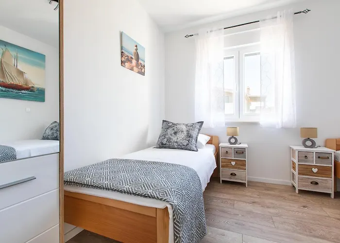 Sunny Island Apartment *