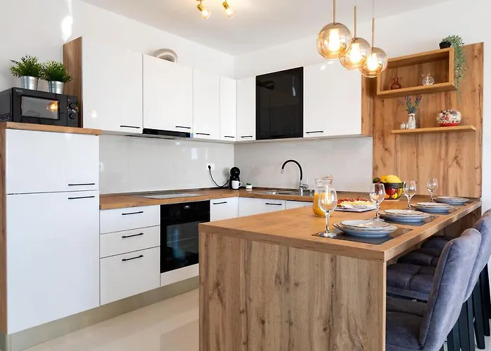 Sunny Island Apartment *