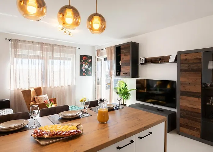 Sunny Island * 特罗吉尔