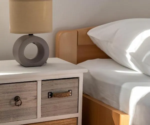 Sunny Island * 特罗吉尔